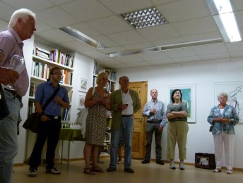 Gäste bei der Eröffnung der Sternzeichen Ausstellung (c) Frank Koebsch