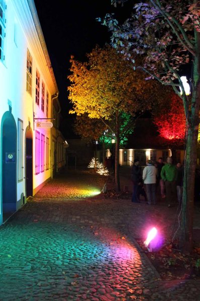 Illuminierter Klosterhof während der Rostocker Lichtwoche (c) Frank Koebsch