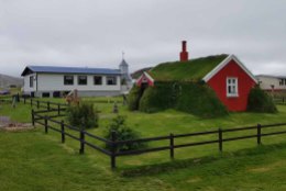 Altes aus Steinen und Grassoden gebautes Haus in in Bakkagerði - Island (c) Frank Koebsch (3)