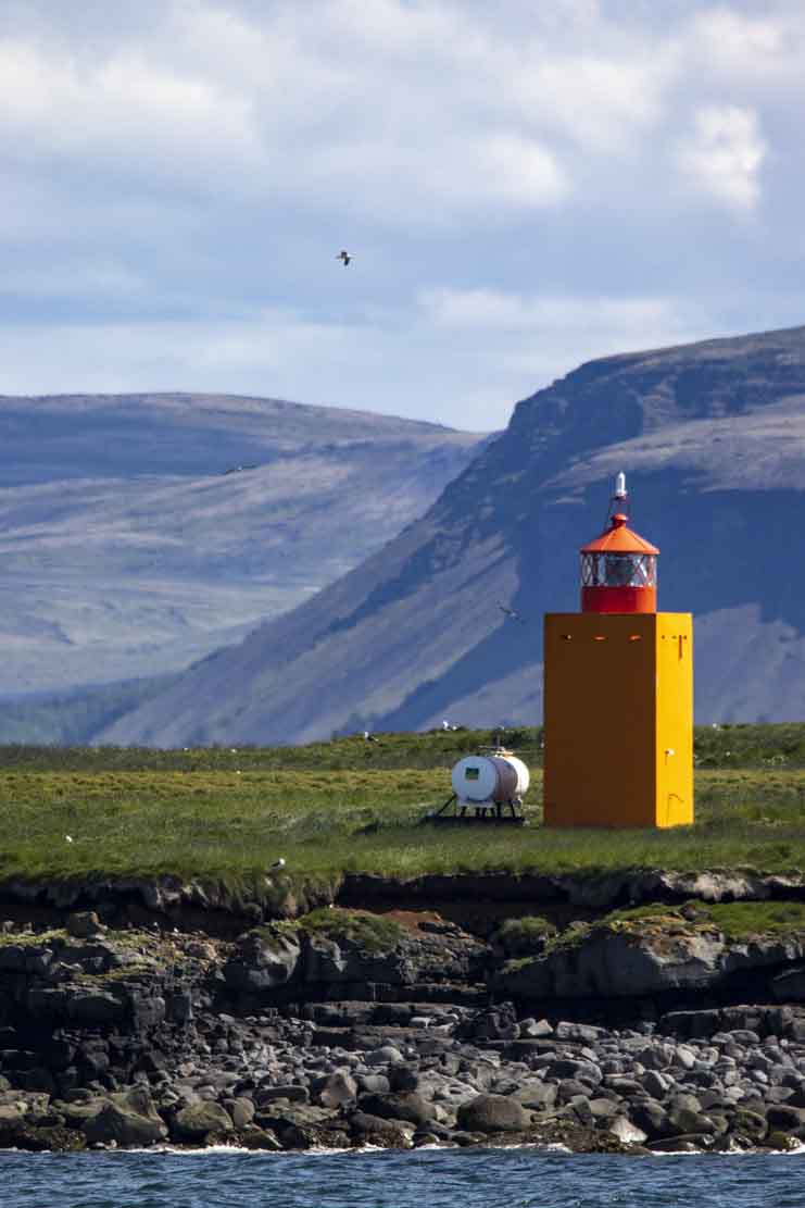 Leuchtturm in der Einfahrt von Reykjavik (c) FRank Koebsch